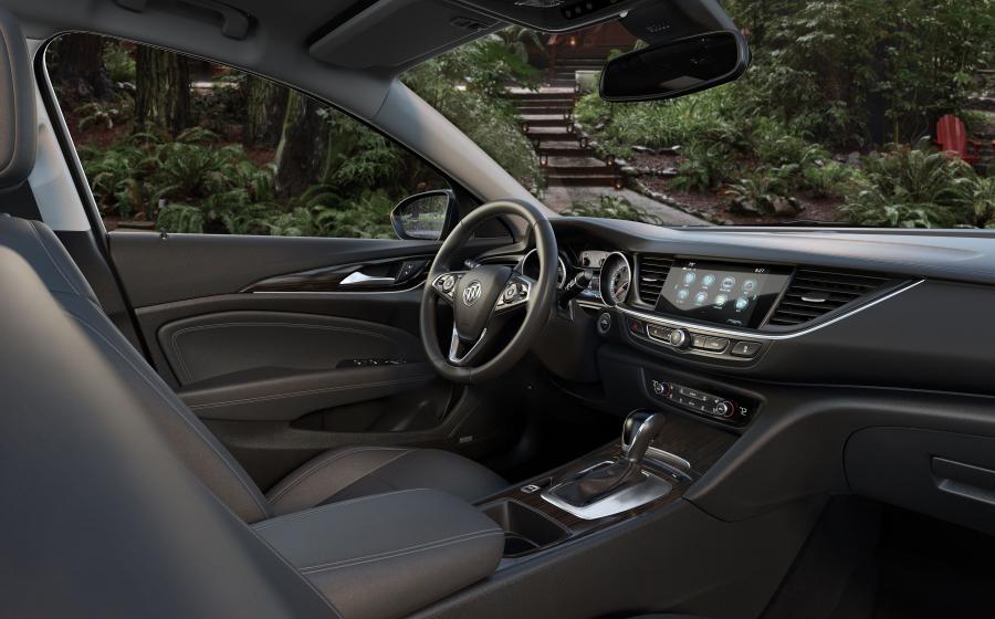 Интерьер Buick Regal TourX 2017 года  (NA) (фото 5 из 61)